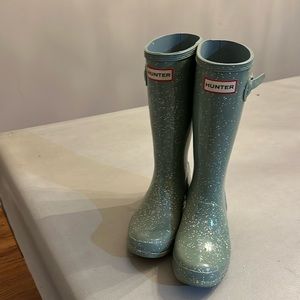 Girls HUNTER rain boots, great condition.